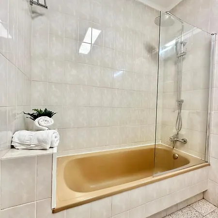 Apartman Caletas House *