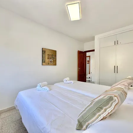 Апартаменты Caletas House